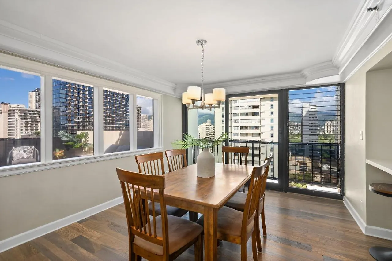 Expansive Lanai W/ Panoramic Views - Walk To Waikiki Beach Apartment Honolulu