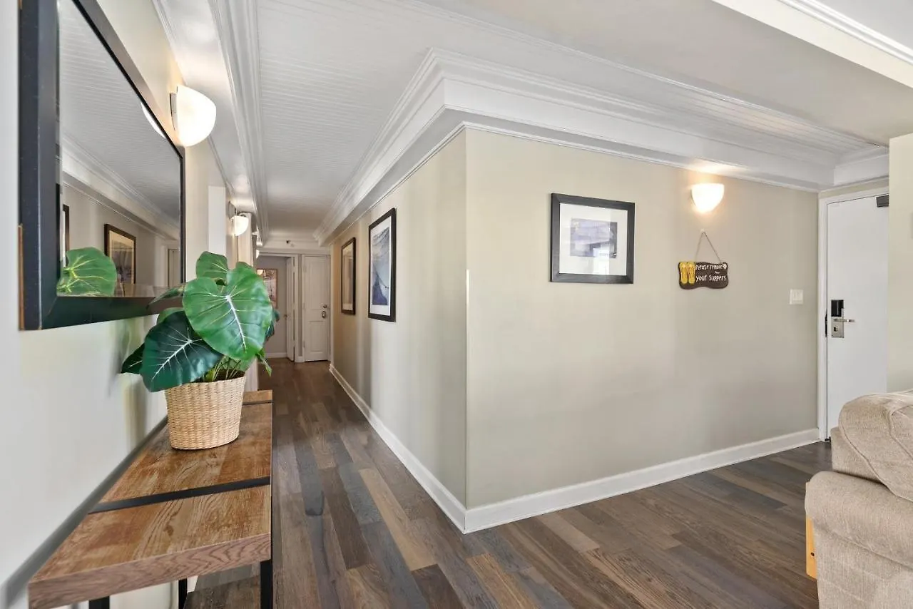 Expansive Lanai W/ Panoramic Views - Walk To Waikiki Beach Apartment Honolulu United States