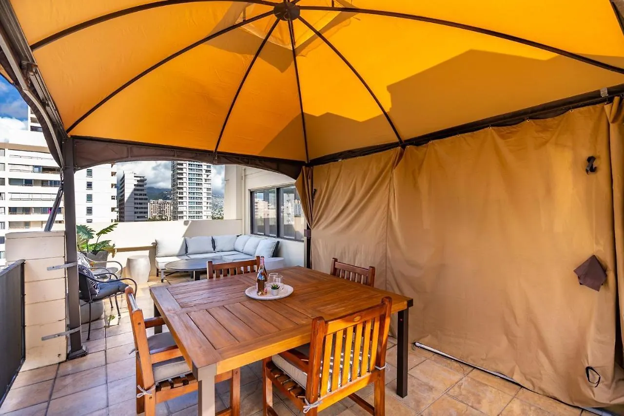 Expansive Lanai W/ Panoramic Views - Walk To Waikiki Beach Apartment Honolulu United States