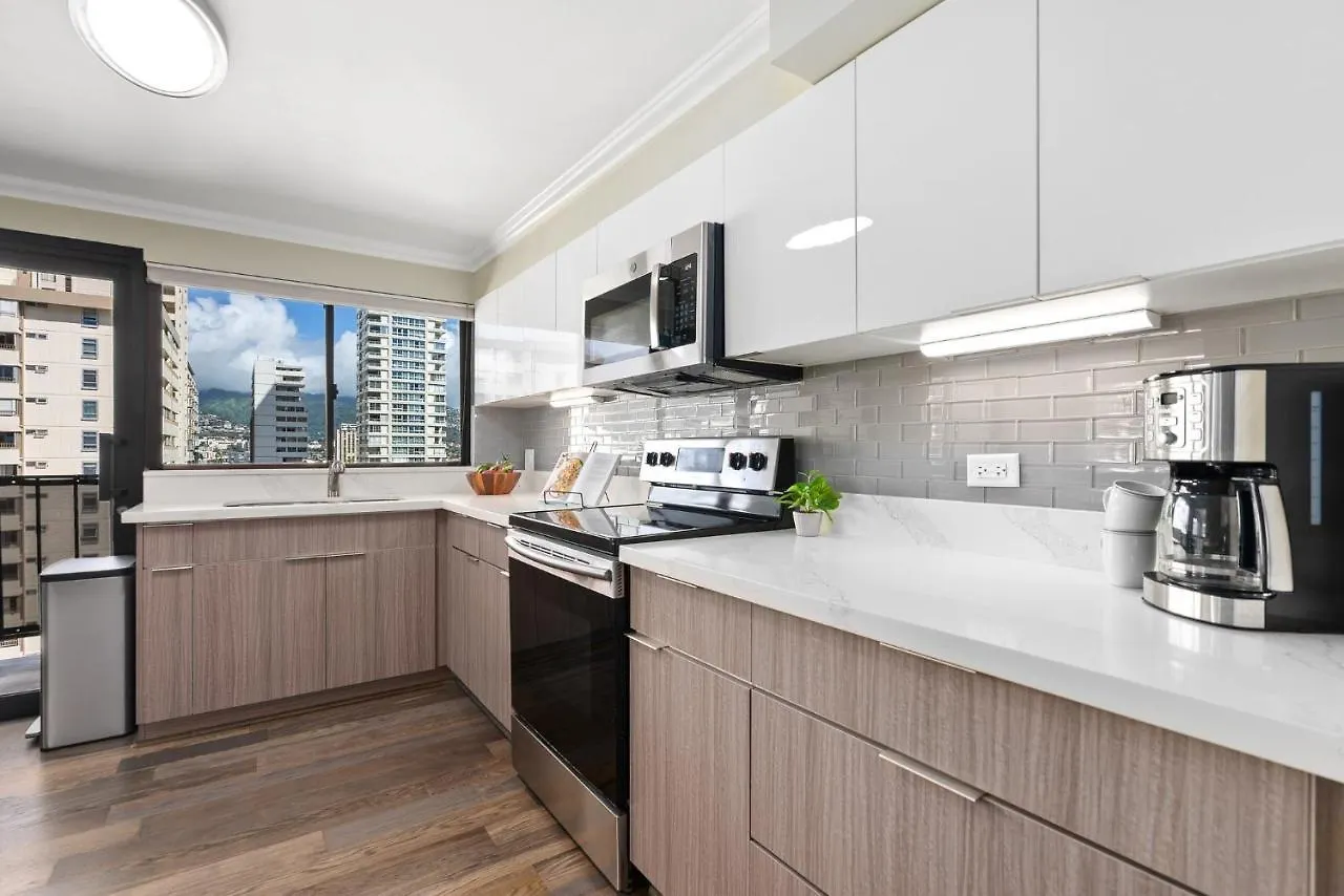 Expansive Lanai W/ Panoramic Views - Walk To Waikiki Beach Apartment Honolulu