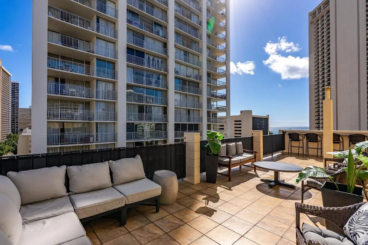 Expansive Lanai W/ Panoramic Views - Walk To Waikiki Beach Apartment Honolulu United States