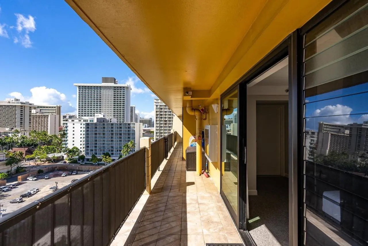 Expansive Lanai W/ Panoramic Views - Walk To Waikiki Beach Apartment Honolulu United States