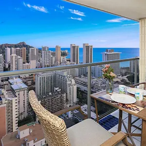 Apartment Stylish Studio With Great Ocean Views & Near Beach!, Honolulu
